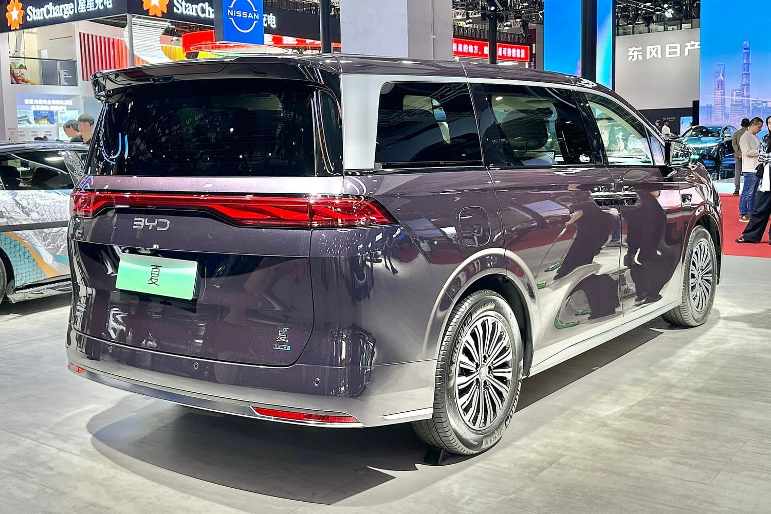 BYD M9, đuôi xe. Xe bán ở Trung Quốc với tên Xia.