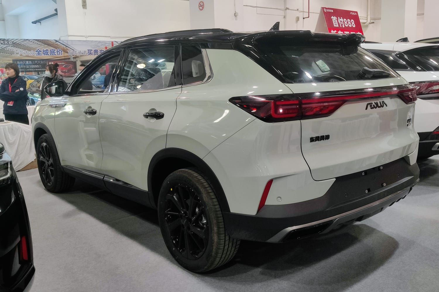 Dongfeng Huge, đuôi xe. Xe bán ở Trung Quốc với tên Aeolus Haoji, xe trưng bày ở Thượng Hải.