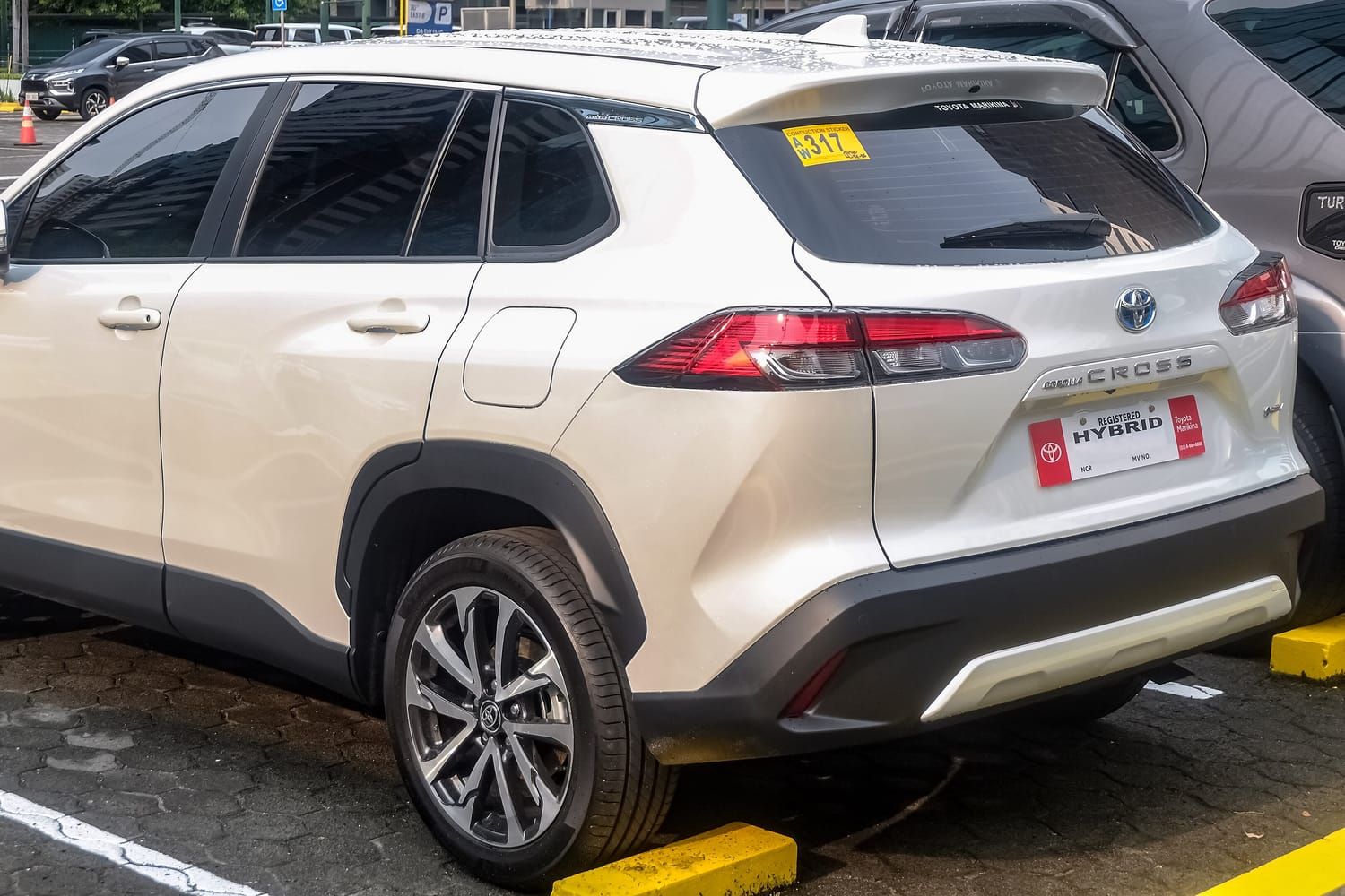 Toyota Corolla Cross, đuôi xe. Bản 1.8 HEV nâng cấp bán ở Philippines (kiểu dáng Đông Nam Á).