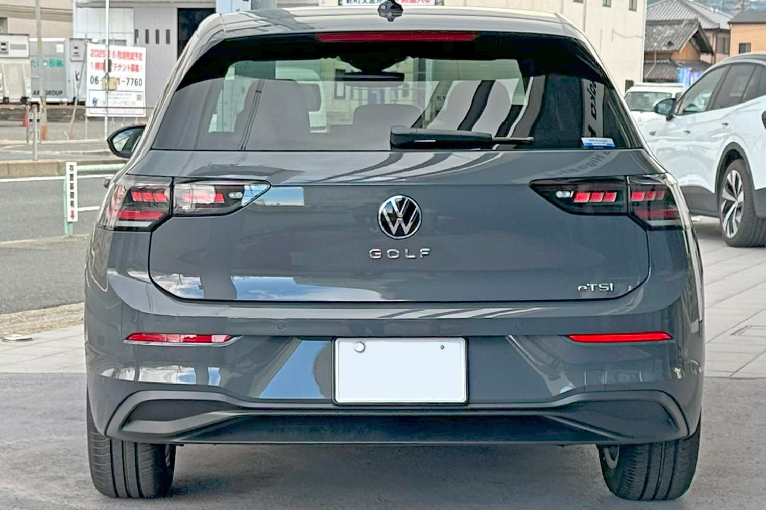Volkswagen Golf, đuôi xe. Bản eTSI nâng cấp, xe ở Nhật Bản.