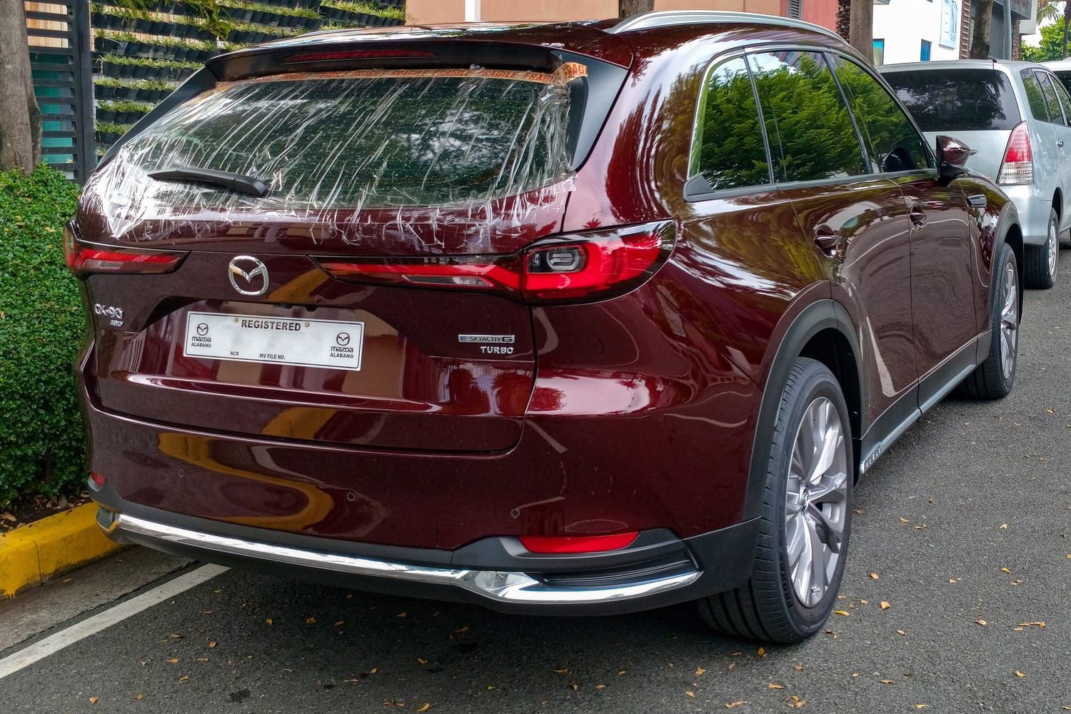 Mazda CX-90, đuôi xe. Bản 3.3 Turbo mild hybrid, xe ở Philippines.