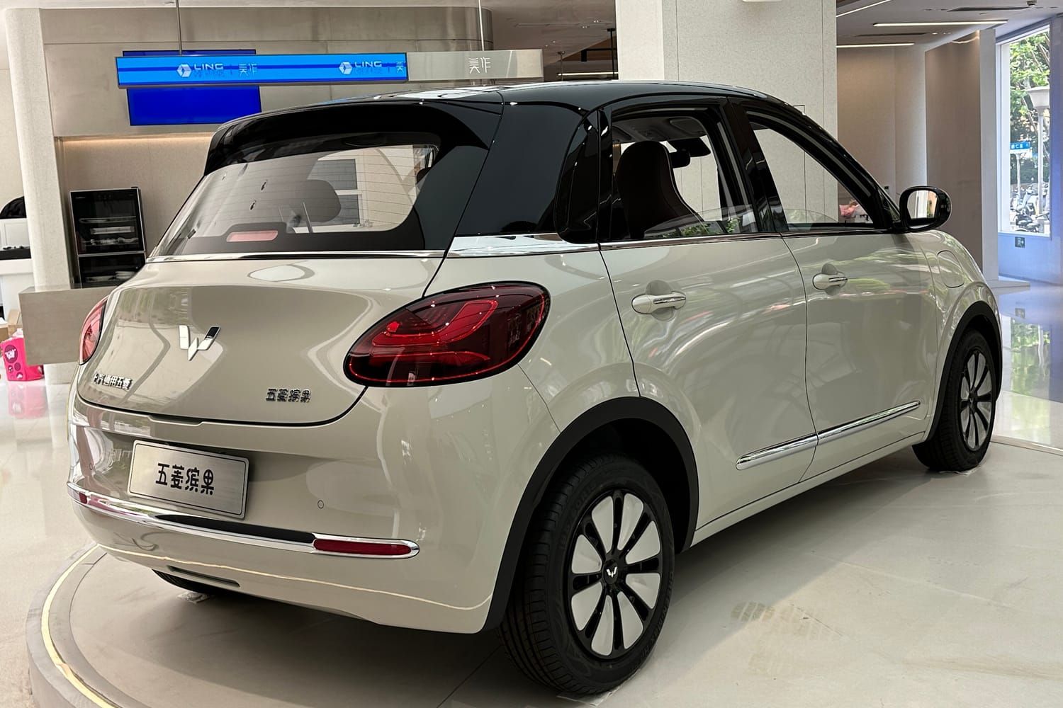 Wuling Bingo, đuôi xe. Xe trưng bày ở Trung Quốc.