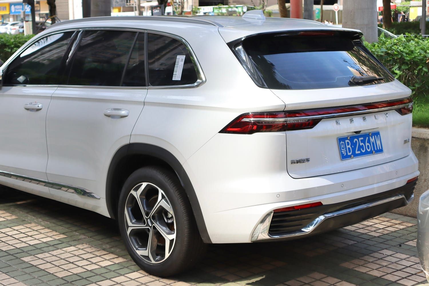 Geely Monjaro, đuôi xe. Xe bán ở Trung Quốc với tên Xingyue L.