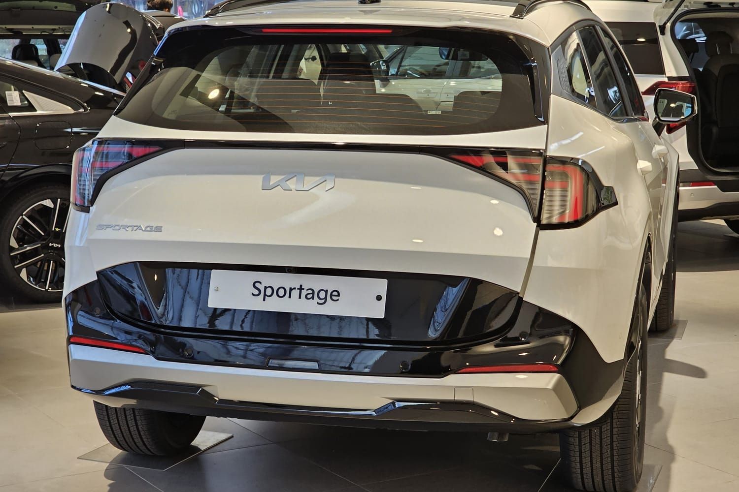 Kia Sportage, đuôi xe. Bản nâng cấp, xe trưng bày ở Hàn Quốc.