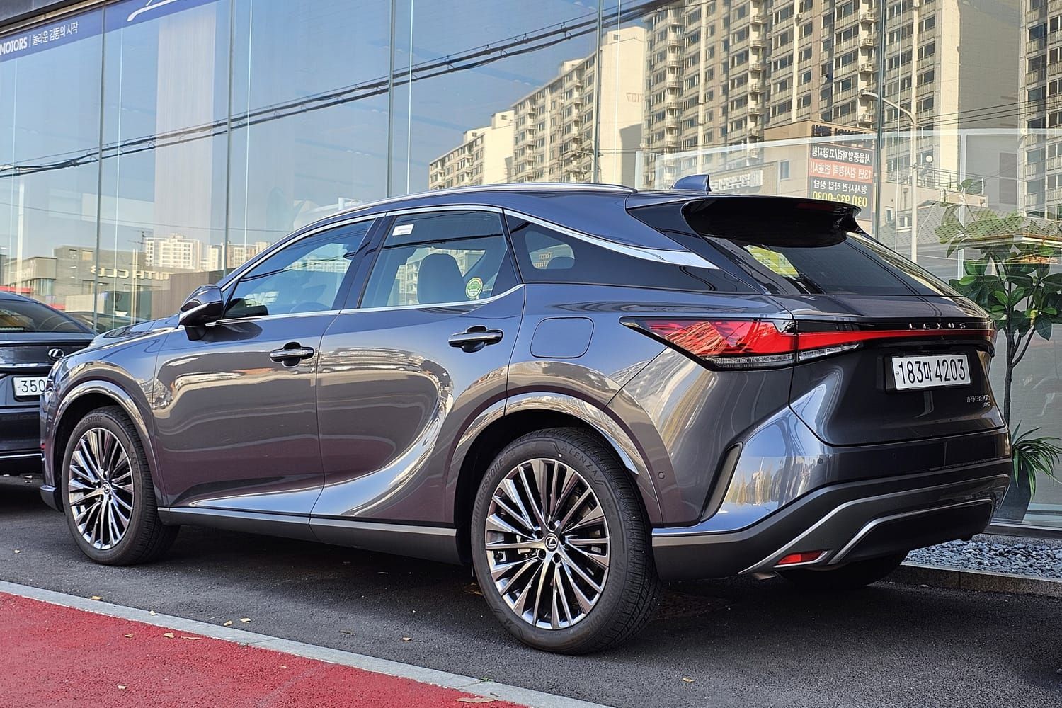 Lexus RX, đuôi xe. Bản RX 350h, xe ở Hàn Quốc.