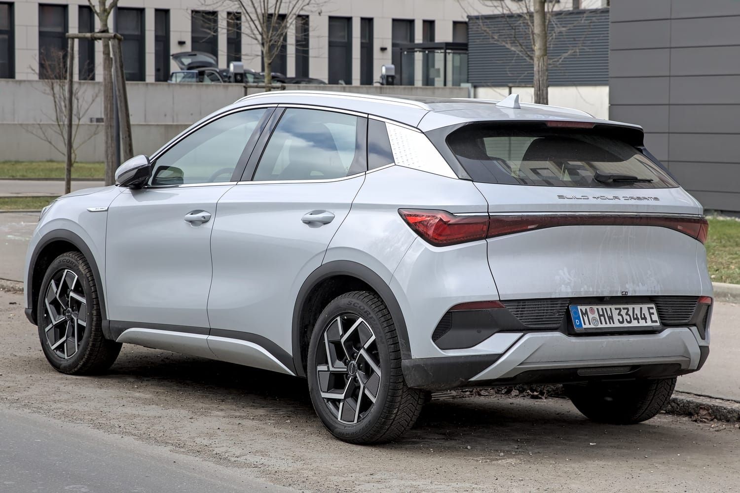 BYD Atto 3, đuôi xe. Xe đăng ký ở Đức.