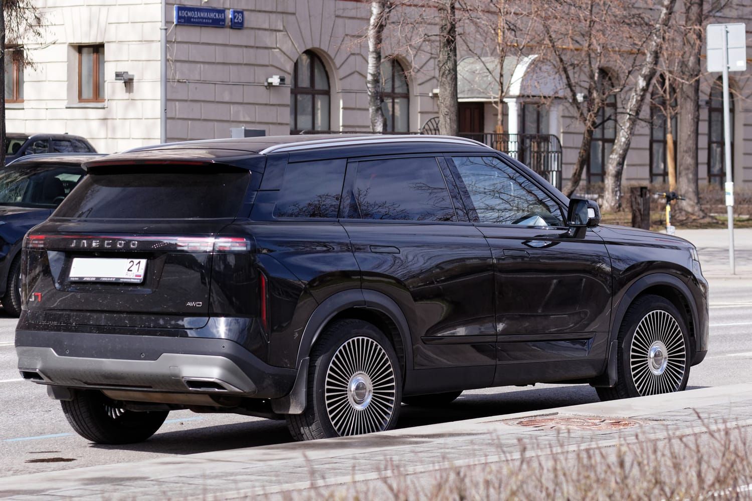 Jaecoo J7, đuôi xe. Xe ở Moskva, Nga (bản máy xăng, cùng thân xe với bản PHEV).