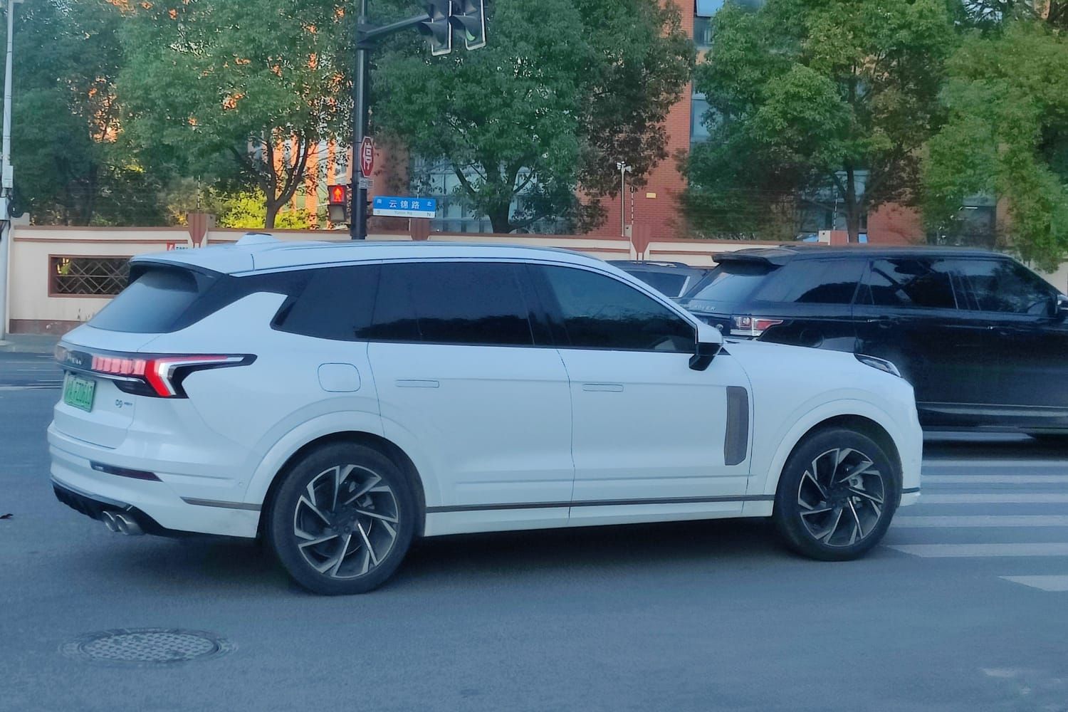 Lynk & Co 09, đuôi xe. Xe ở Thượng Hải, Trung Quốc.