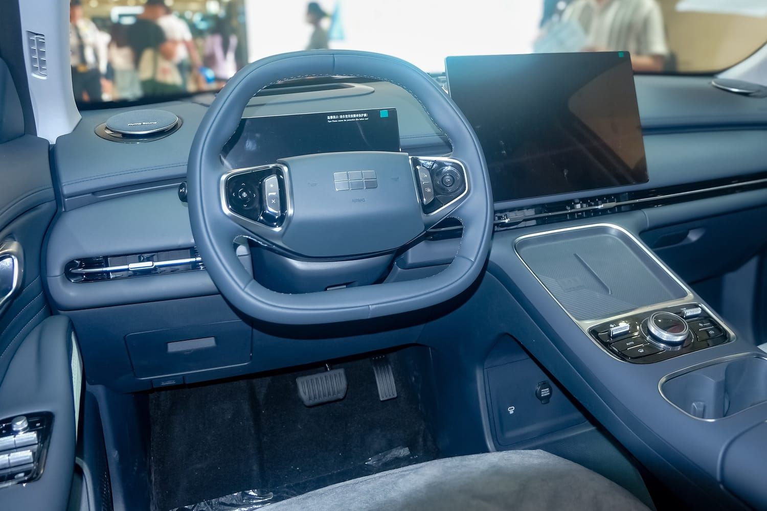 Geely EX5 EM-i, nội thất. Xe trưng bày.
