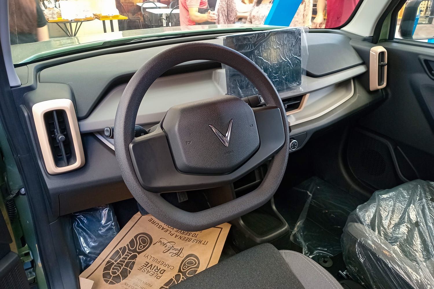 VinFast VF 3, nội thất. Xe trưng bày ở Philippines.