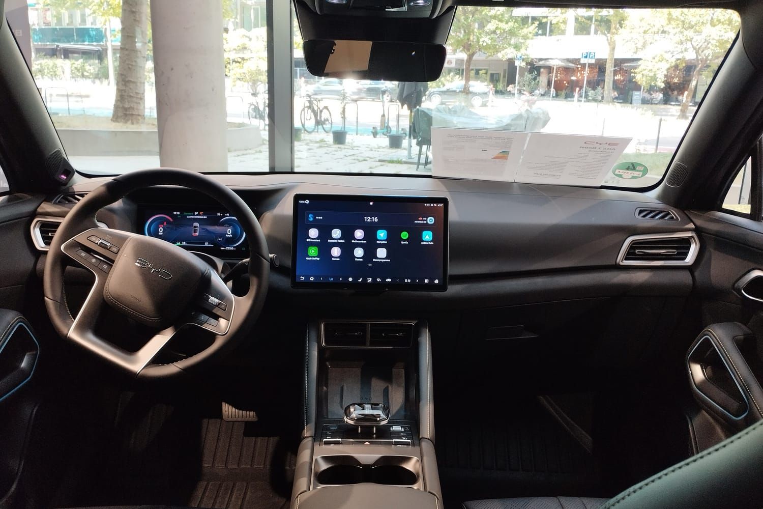 BYD Atto 2, nội thất. Xe ở Đức.