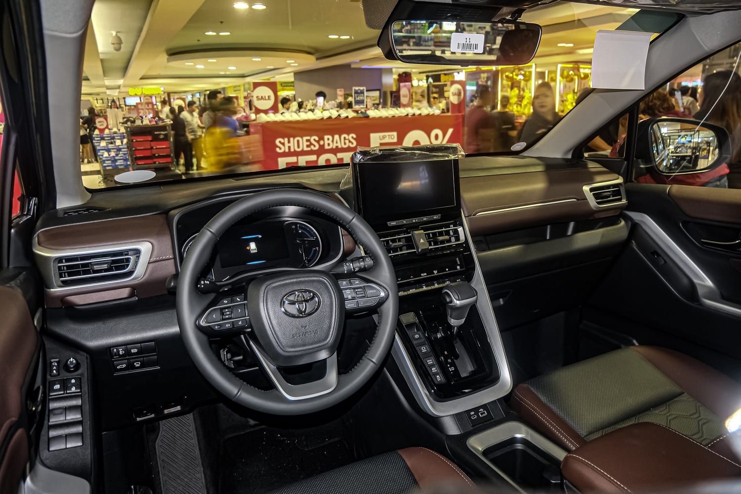 Toyota Innova Cross, nội thất. Xe bán ở Philippines với tên Zenix, bản 2.0 HEV.