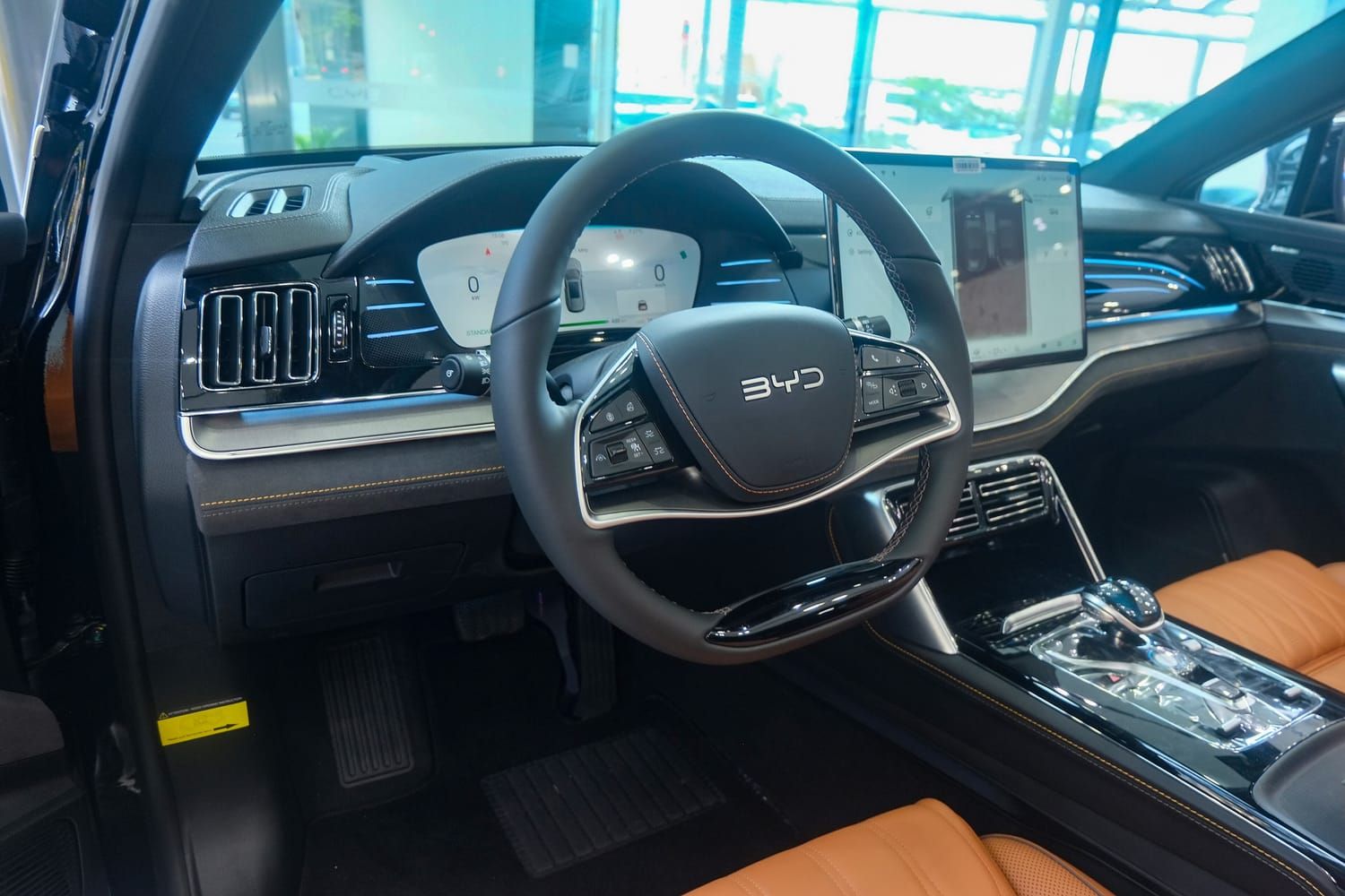BYD Sealion 8, nội thất. Xe bán ở Philippines với tên Tang EV.