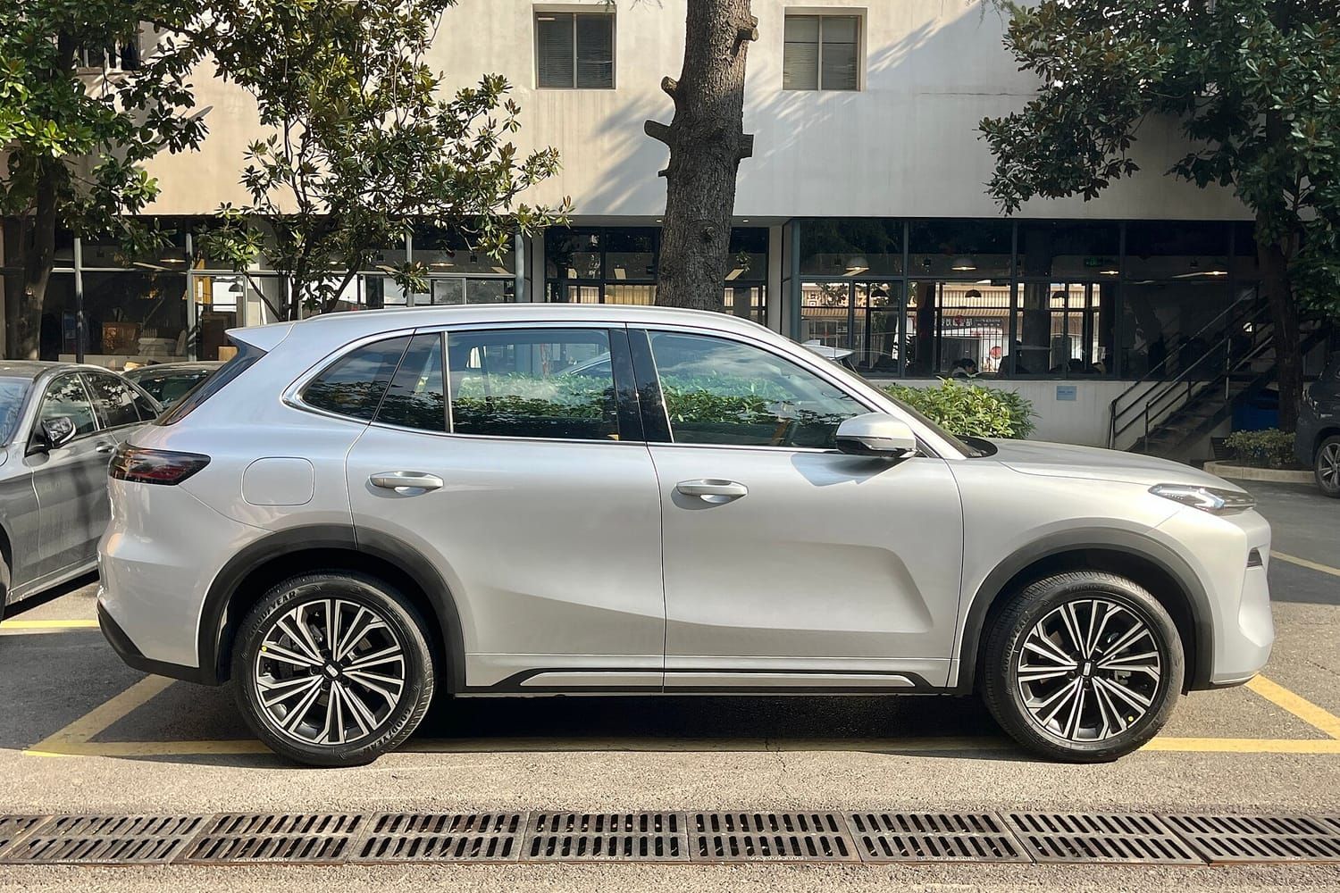 Geely EX5 EM-i, thân xe. Xe bán ở Trung Quốc với tên Galaxy Starship 7.